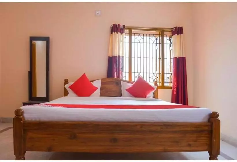 ホテル Caroline Stay Near Kiit University Budget Friendly  Couple Friendly   Best Seller