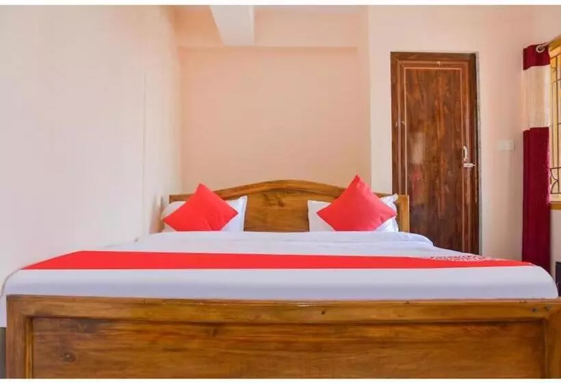 ホテル Caroline Stay Near Kiit University Budget Friendly  Couple Friendly   Best Seller