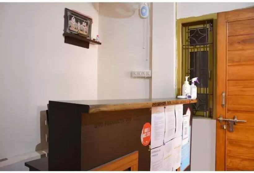 ホテル Caroline Stay Near Kiit University Budget Friendly  Couple Friendly   Best Seller