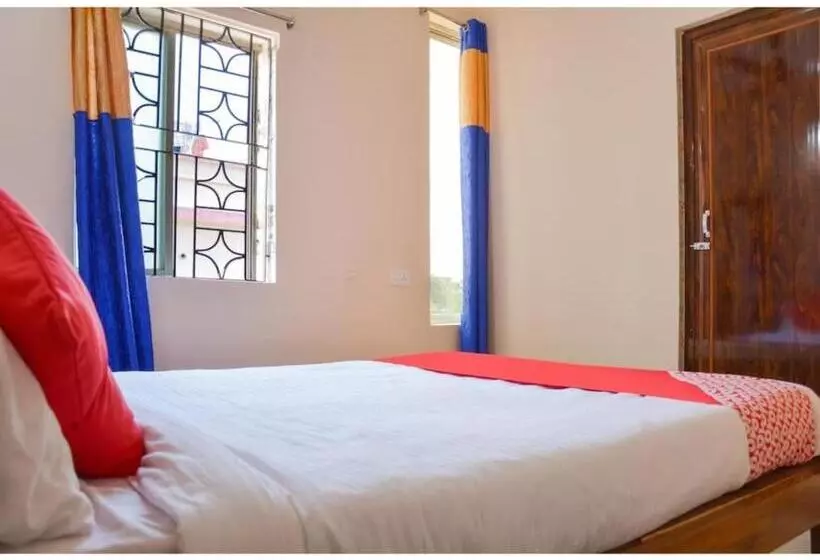 ホテル Caroline Stay Near Kiit University Budget Friendly  Couple Friendly   Best Seller