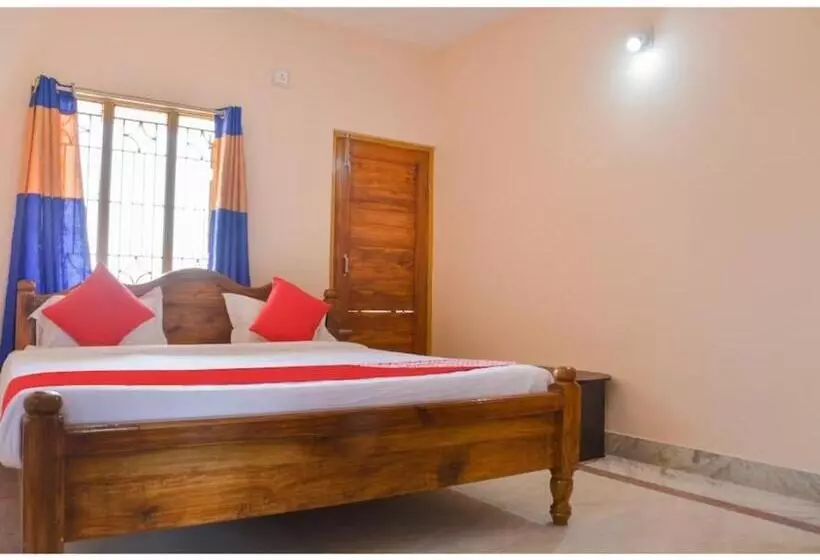 ホテル Caroline Stay Near Kiit University Budget Friendly  Couple Friendly   Best Seller