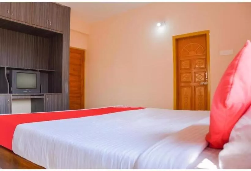 ホテル Caroline Stay Near Kiit University Budget Friendly  Couple Friendly   Best Seller