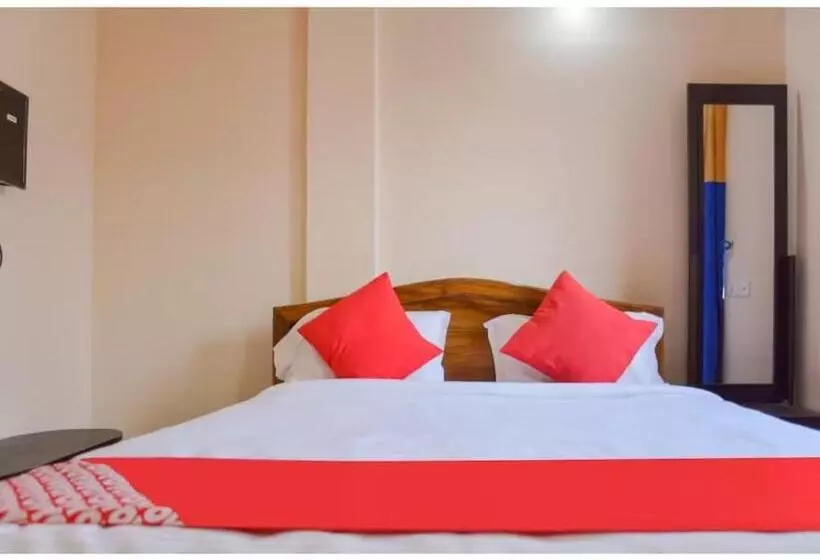 ホテル Caroline Stay Near Kiit University Budget Friendly  Couple Friendly   Best Seller