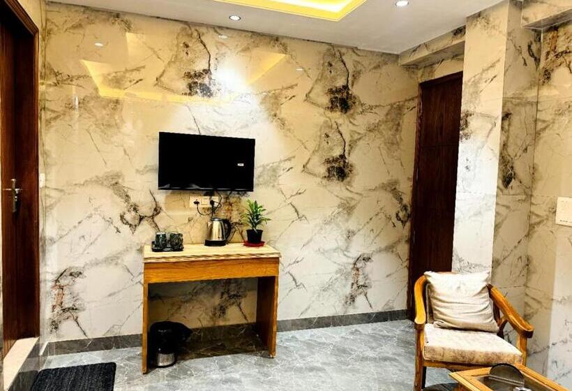 Hotel Lajpat Nagar Luxury Rooms