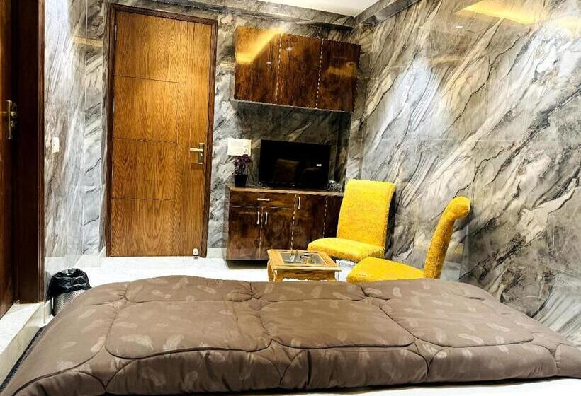 Hotel Lajpat Nagar Luxury Rooms