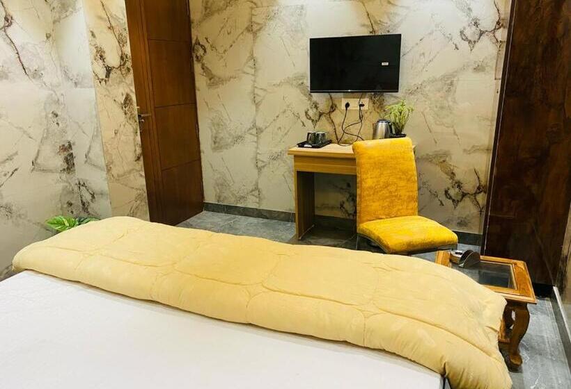 Hotel Lajpat Nagar Luxury Rooms