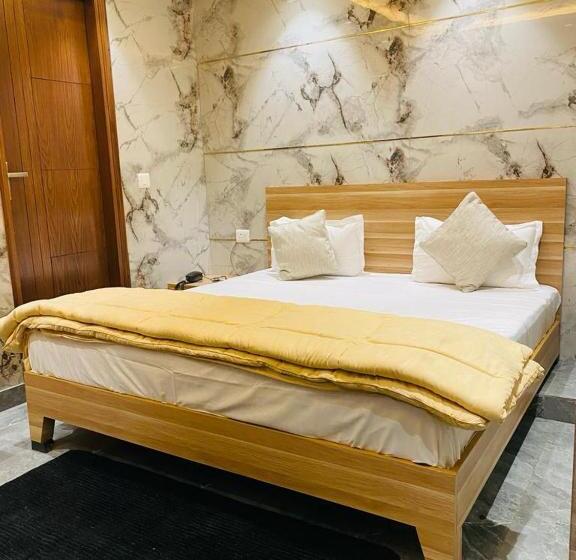 Hotel Lajpat Nagar Luxury Rooms