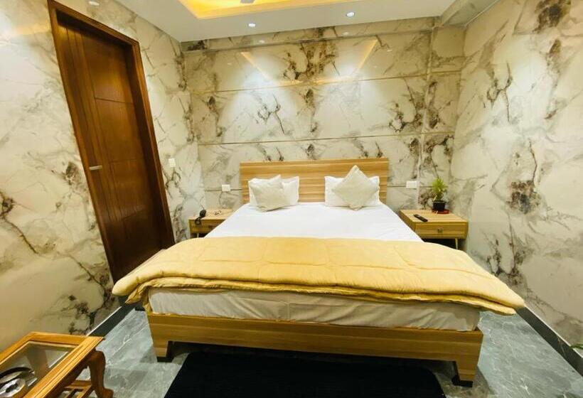 Hotel Lajpat Nagar Luxury Rooms