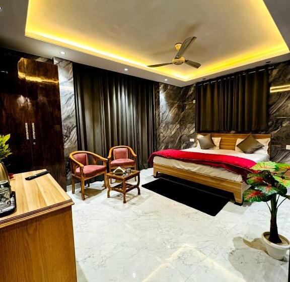 Hotel Lajpat Nagar Luxury Rooms