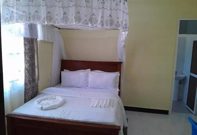 هتل Solomon Village Lodge