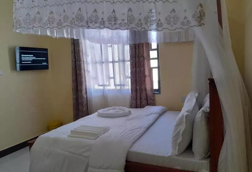 هتل Solomon Village Lodge