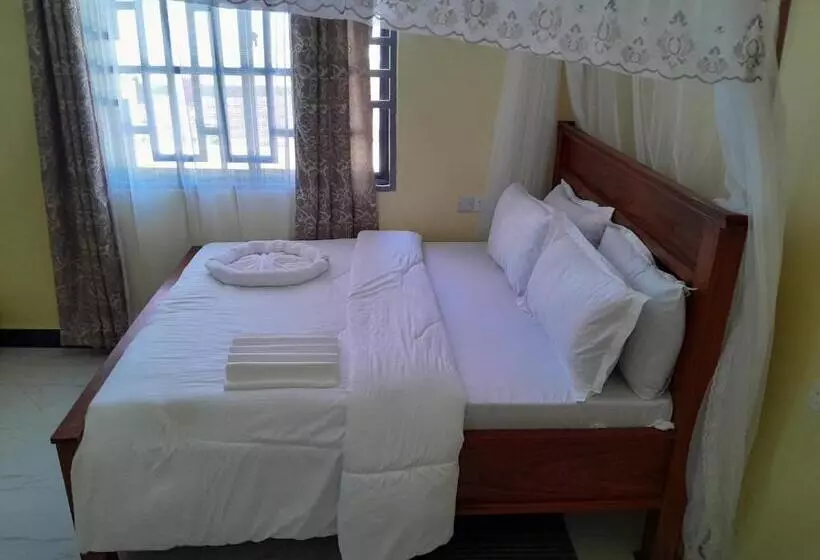 هتل Solomon Village Lodge