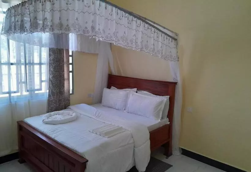 هتل Solomon Village Lodge