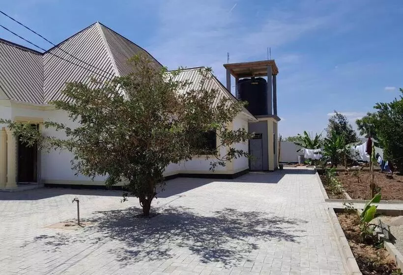 هتل Solomon Village Lodge