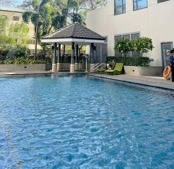 Mcki Stay In Mckinley Hills