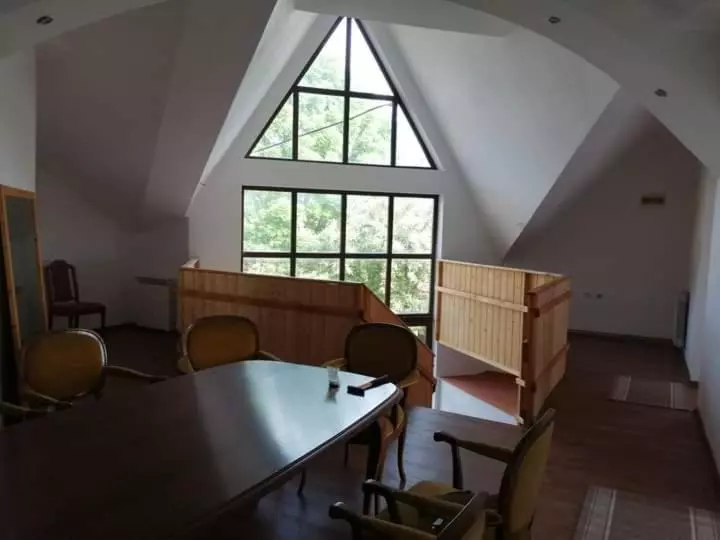 Majatalo Egyszerű és Nagyszerű Ház Frasinului