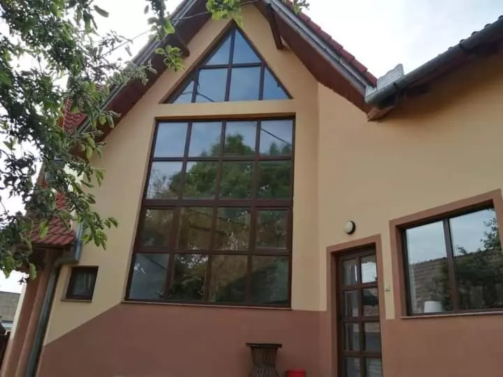 Majatalo Egyszerű és Nagyszerű Ház Frasinului