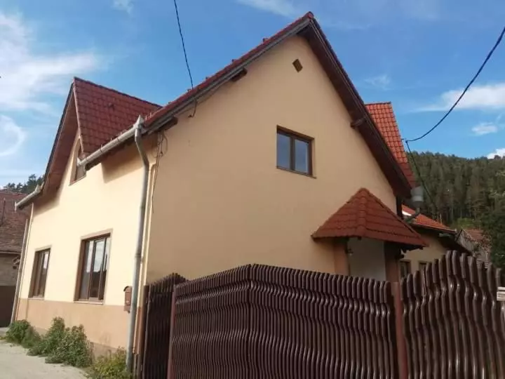 Majatalo Egyszerű és Nagyszerű Ház Frasinului