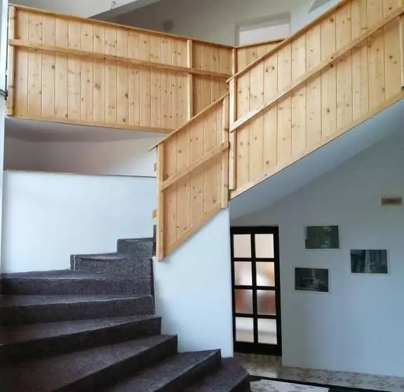 Majatalo Egyszerű és Nagyszerű Ház Frasinului