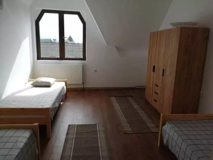 Majatalo Egyszerű és Nagyszerű Ház Frasinului