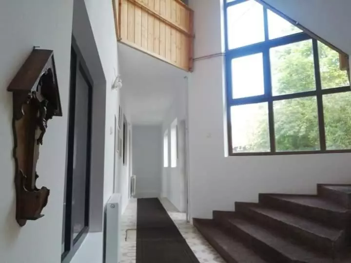 Majatalo Egyszerű és Nagyszerű Ház Frasinului