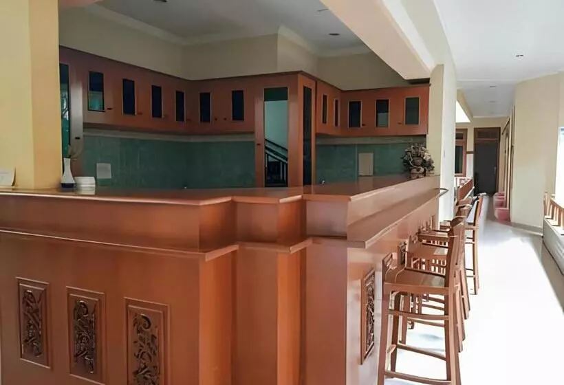پانسیون O Manahan Near Stadium Manahan Solo Formerly Atma Bhakti