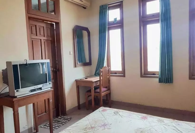 پانسیون O Manahan Near Stadium Manahan Solo Formerly Atma Bhakti