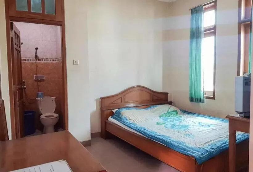 پانسیون O Manahan Near Stadium Manahan Solo Formerly Atma Bhakti