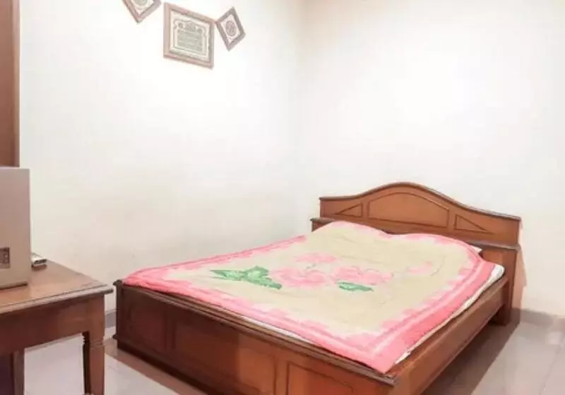 پانسیون O Manahan Near Stadium Manahan Solo Formerly Atma Bhakti