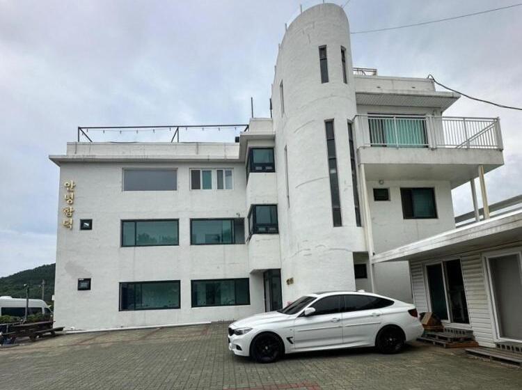 Auberge Hôtelière Hello Hamdeok