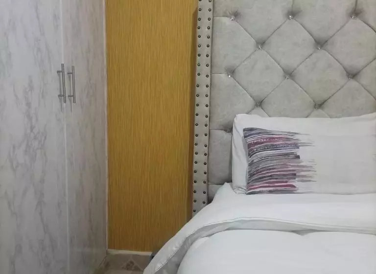 تختخواب و صبحانه Bronx Homestays