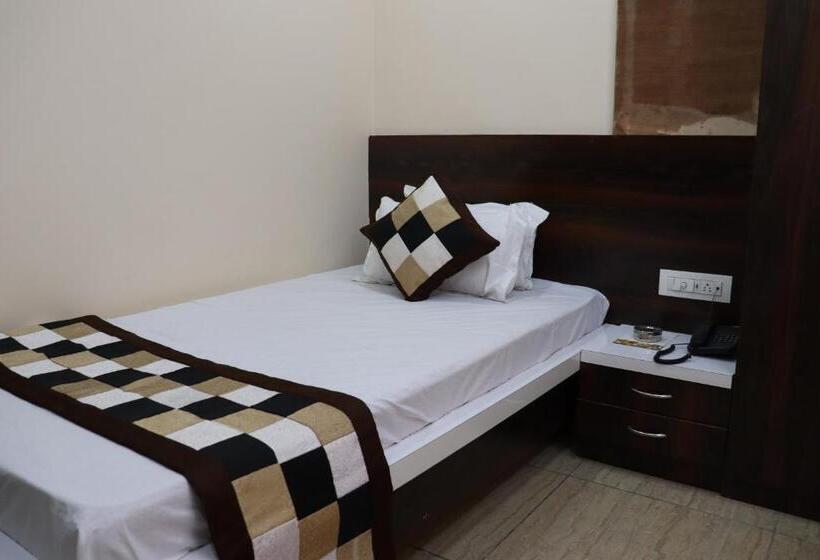 Dhanlaxmi Raj Hotel And Restaurant