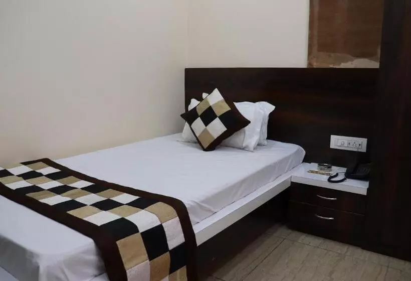 Dhanlaxmi Raj Hotel And Restaurant