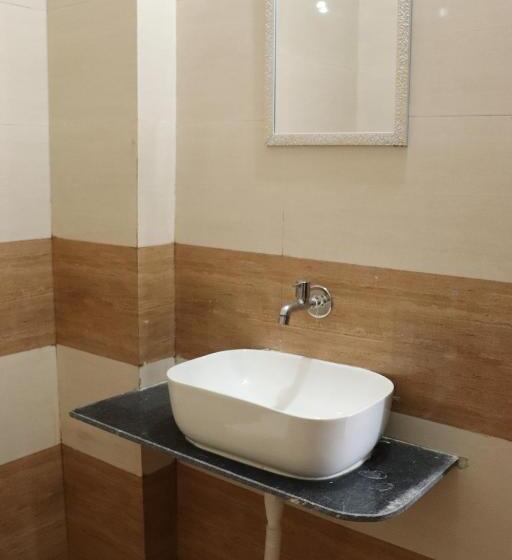 Dhanlaxmi Raj Hotel And Restaurant