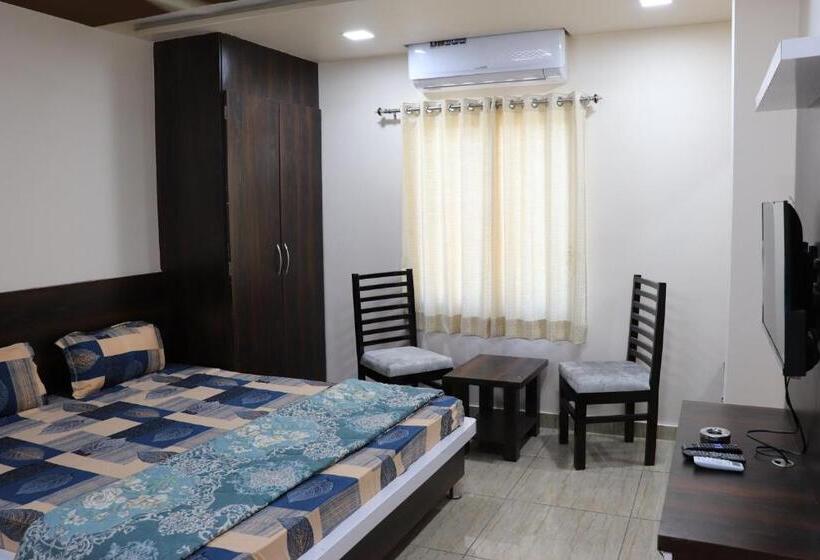 Dhanlaxmi Raj Hotel And Restaurant