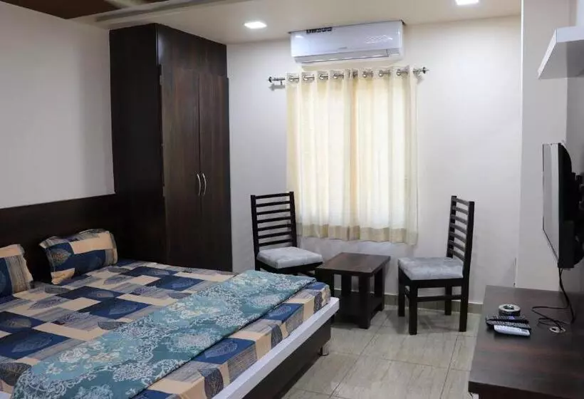 Dhanlaxmi Raj Hotel And Restaurant