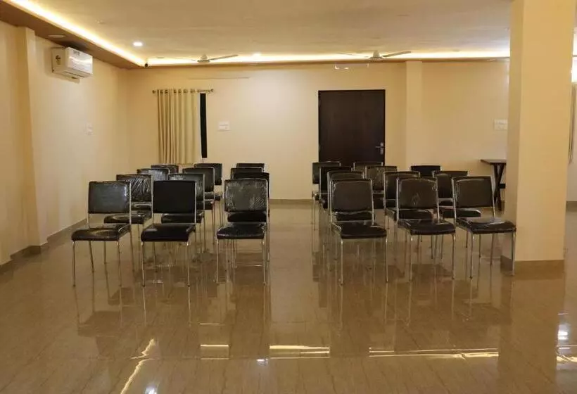 Dhanlaxmi Raj Hotel And Restaurant