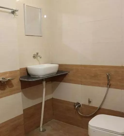Dhanlaxmi Raj Hotel And Restaurant