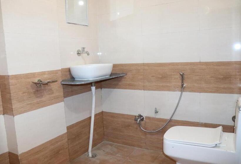 Dhanlaxmi Raj Hotel And Restaurant