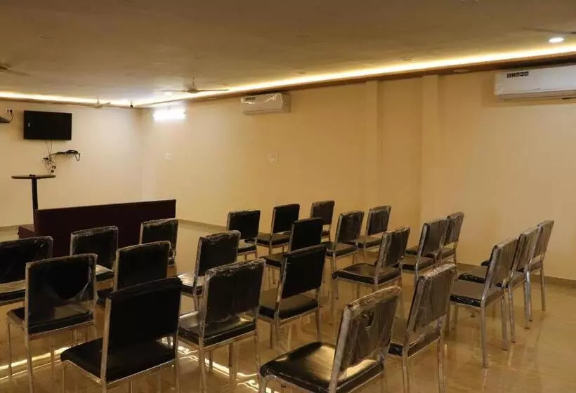 Dhanlaxmi Raj Hotel And Restaurant