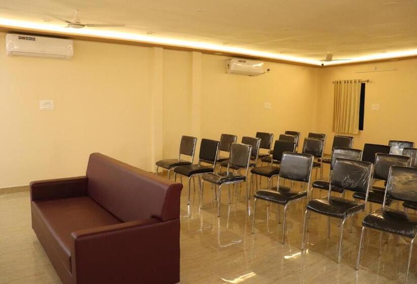 Dhanlaxmi Raj Hotel And Restaurant