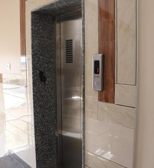 Dhanlaxmi Raj Hotel And Restaurant