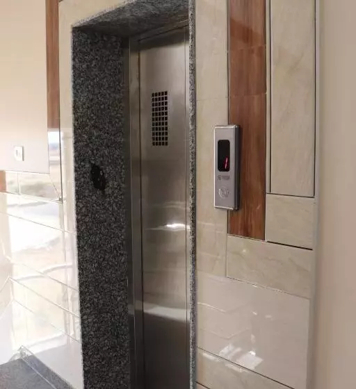Dhanlaxmi Raj Hotel And Restaurant