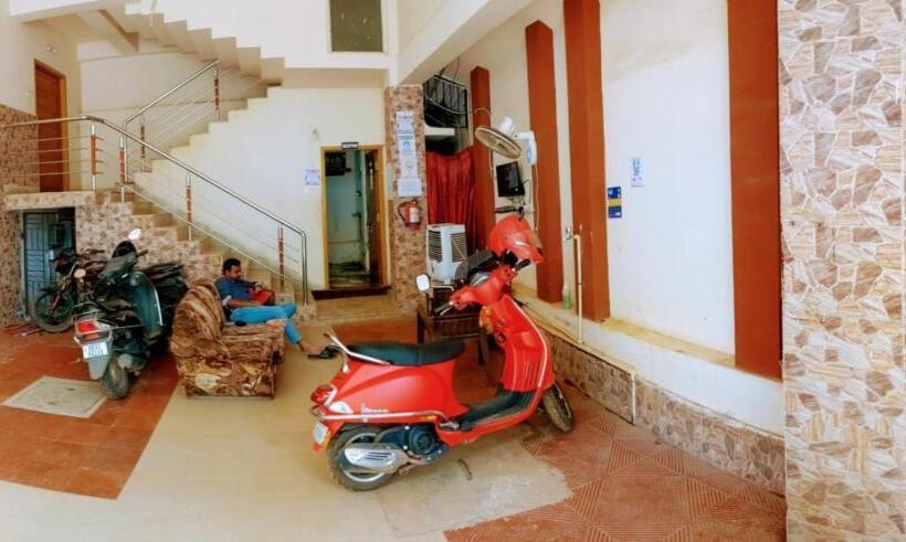 Hotel Goroomgo Caroline Homestay Bhubaneswar