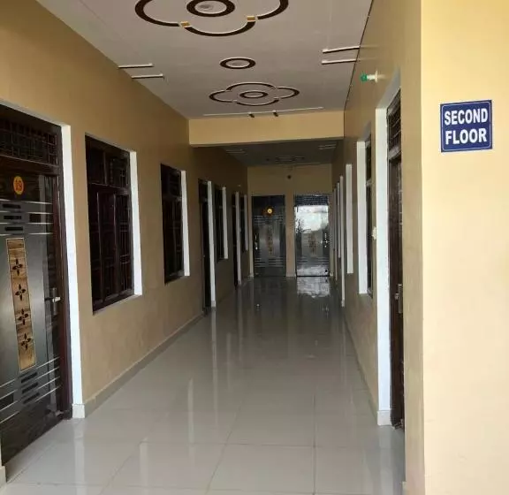 Hotelli Shree Raj Homestay Ac Room