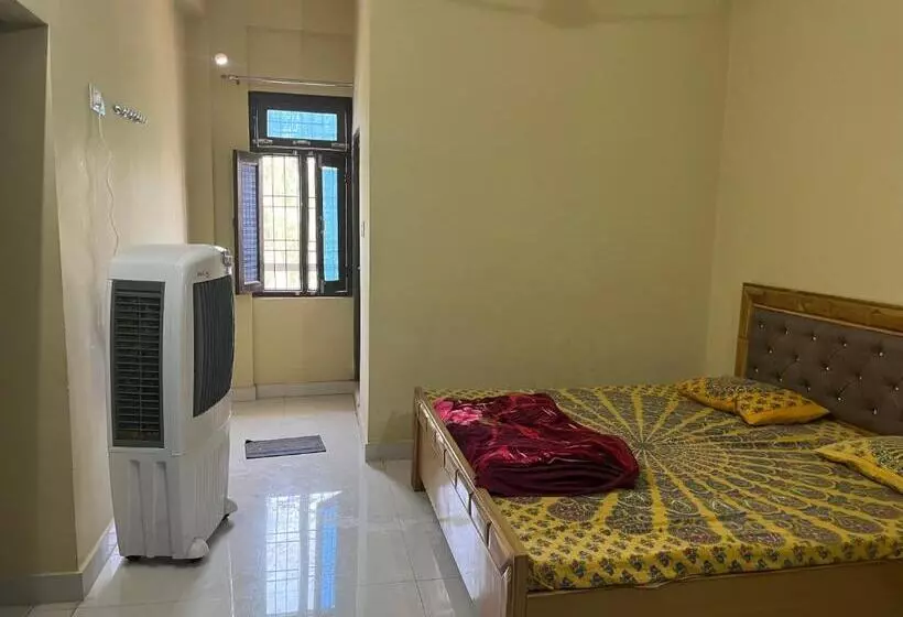 Hotelli Shree Raj Homestay Ac Room