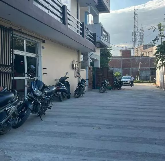 Hotelli Shree Raj Homestay Ac Room
