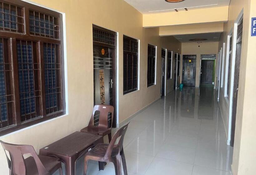 ホテル Shree Raj Homestay Ac Room