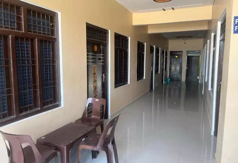 Hotelli Shree Raj Homestay Ac Room