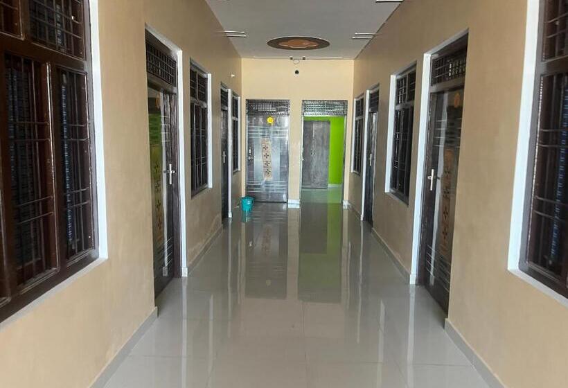 ホテル Shree Raj Homestay Ac Room